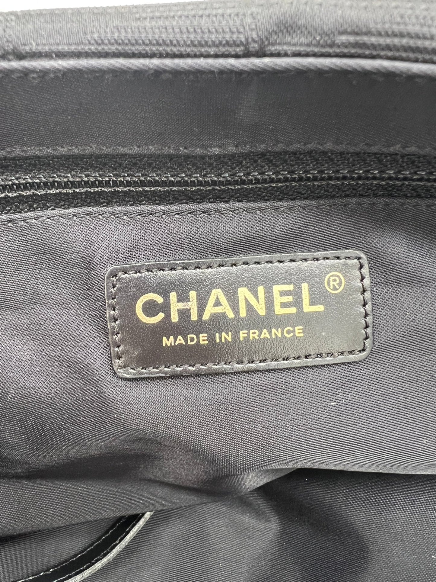 Chanel CC Logo Medium Nylon Ligne Tote Black - Styles via Sina