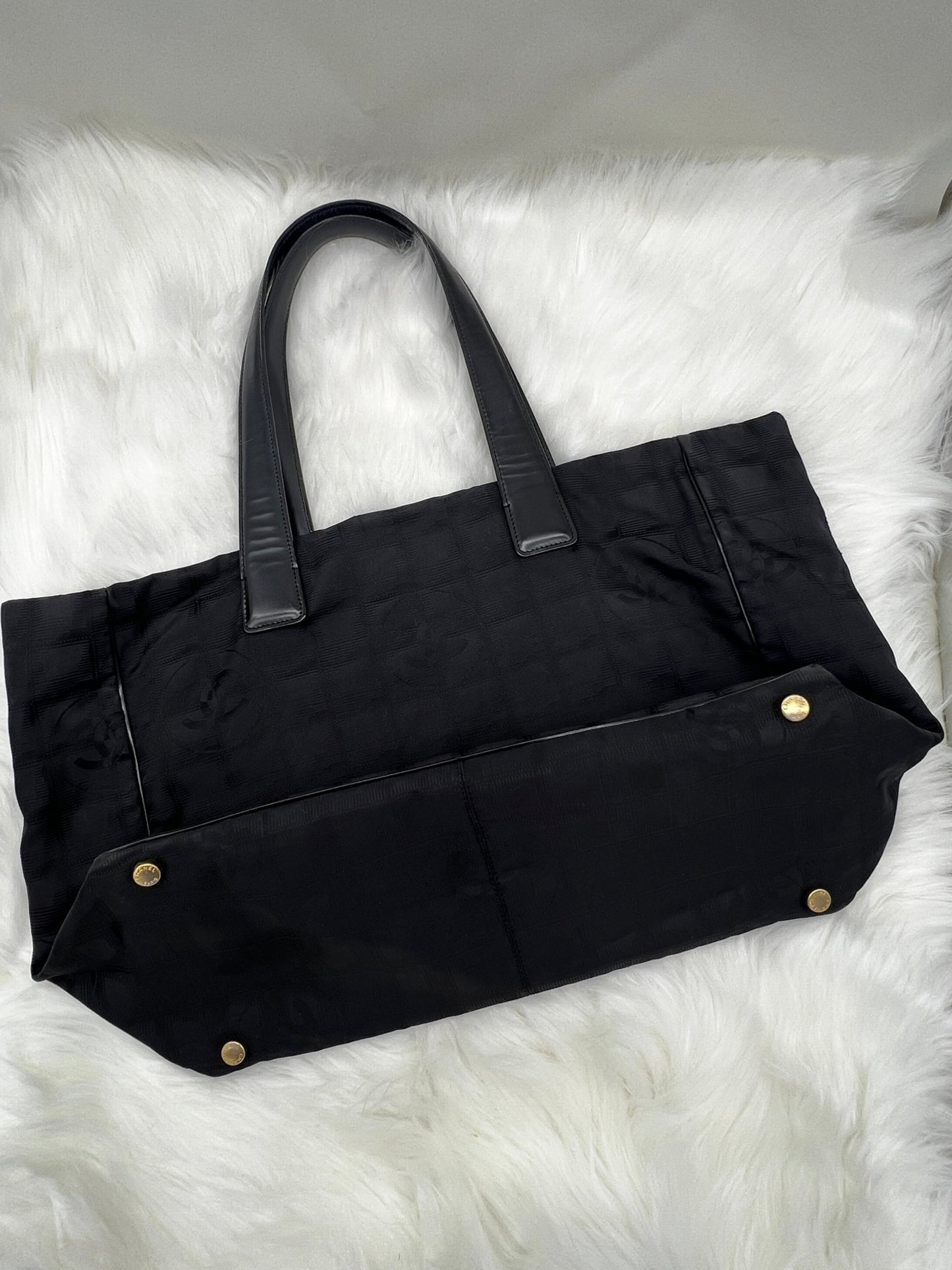 Chanel CC Logo Medium Nylon Ligne Tote Black - Styles via Sina