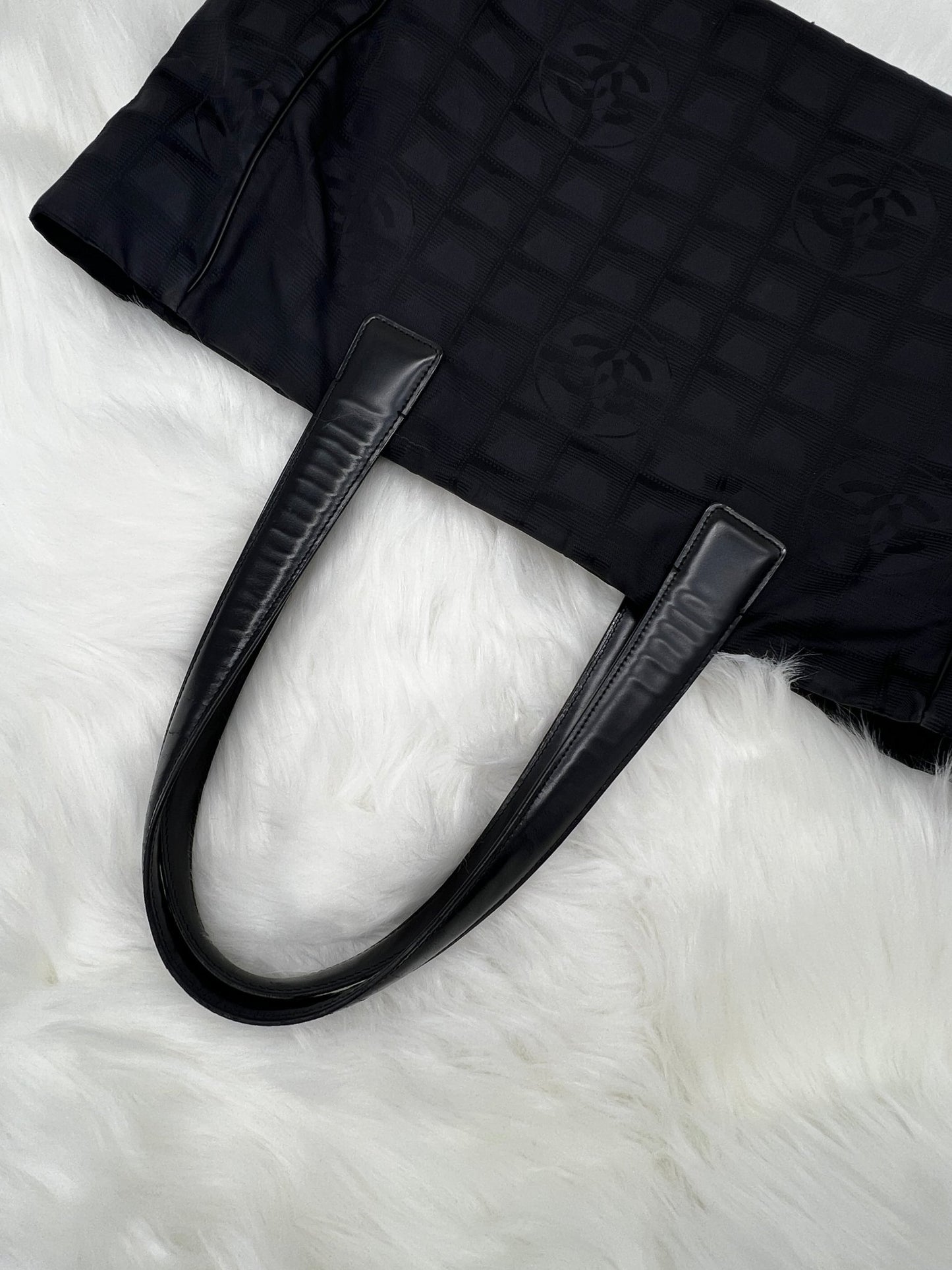 Chanel CC Logo Medium Nylon Ligne Tote Black - Styles via Sina