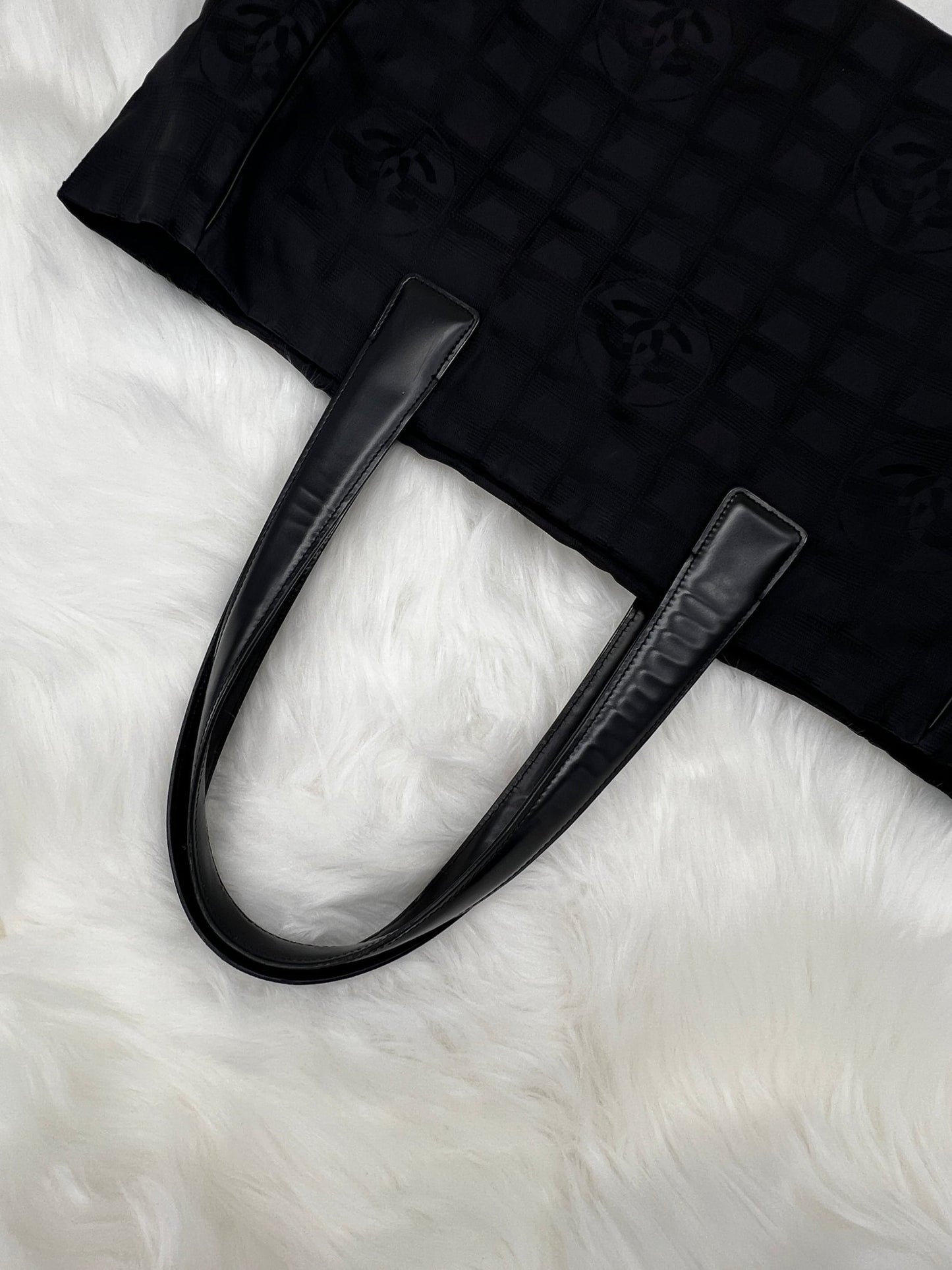 Chanel CC Logo Medium Nylon Ligne Tote Black - Styles via Sina