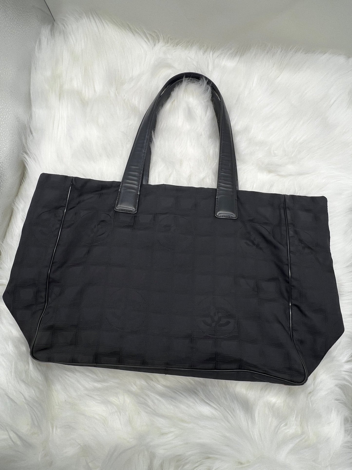 Chanel CC Logo Medium Nylon Ligne Tote Black - Styles via Sina