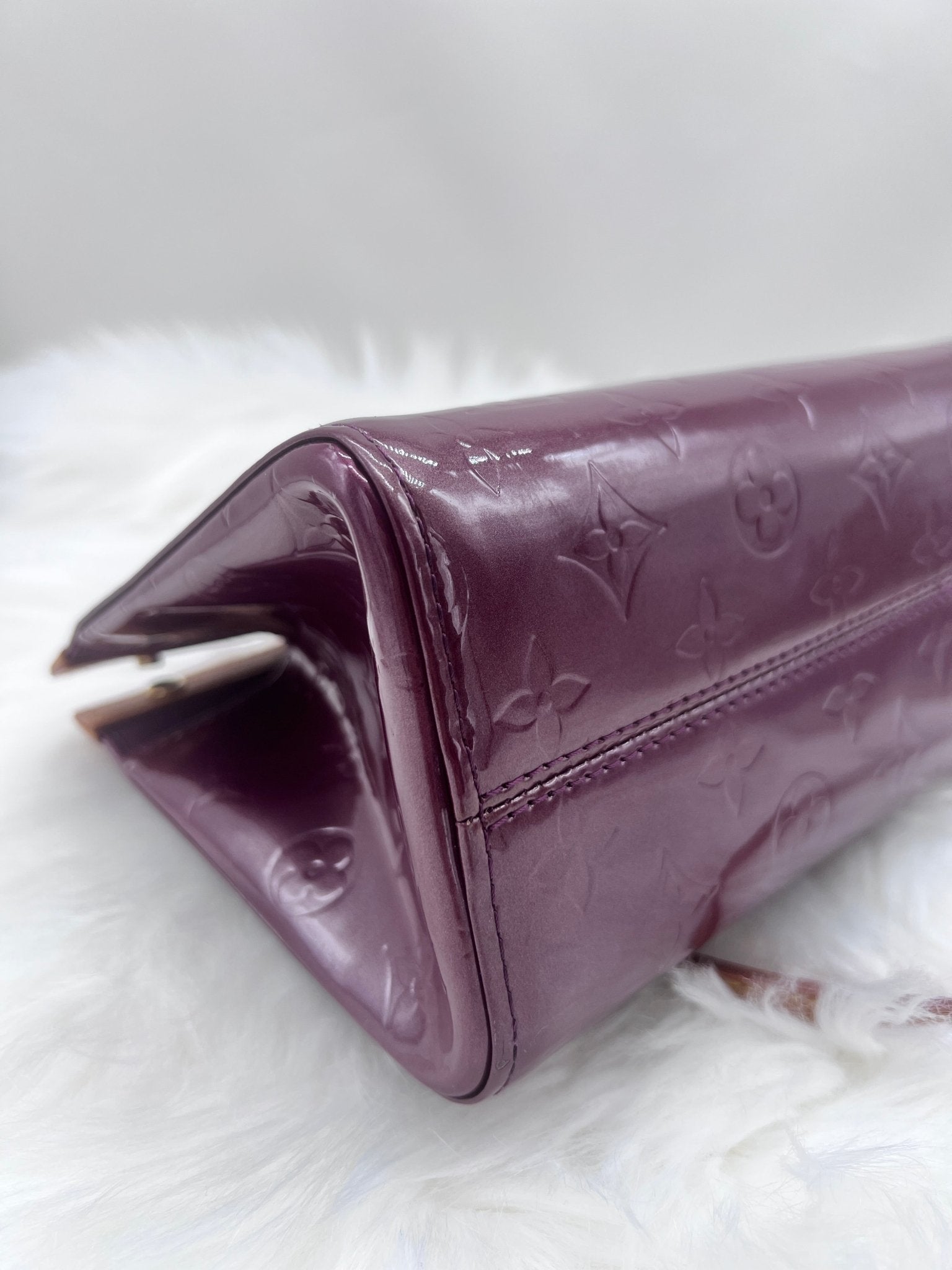 Louis Vuitton Roxbury Dr Monogram Vernis Burgundy - Styles via Sina
