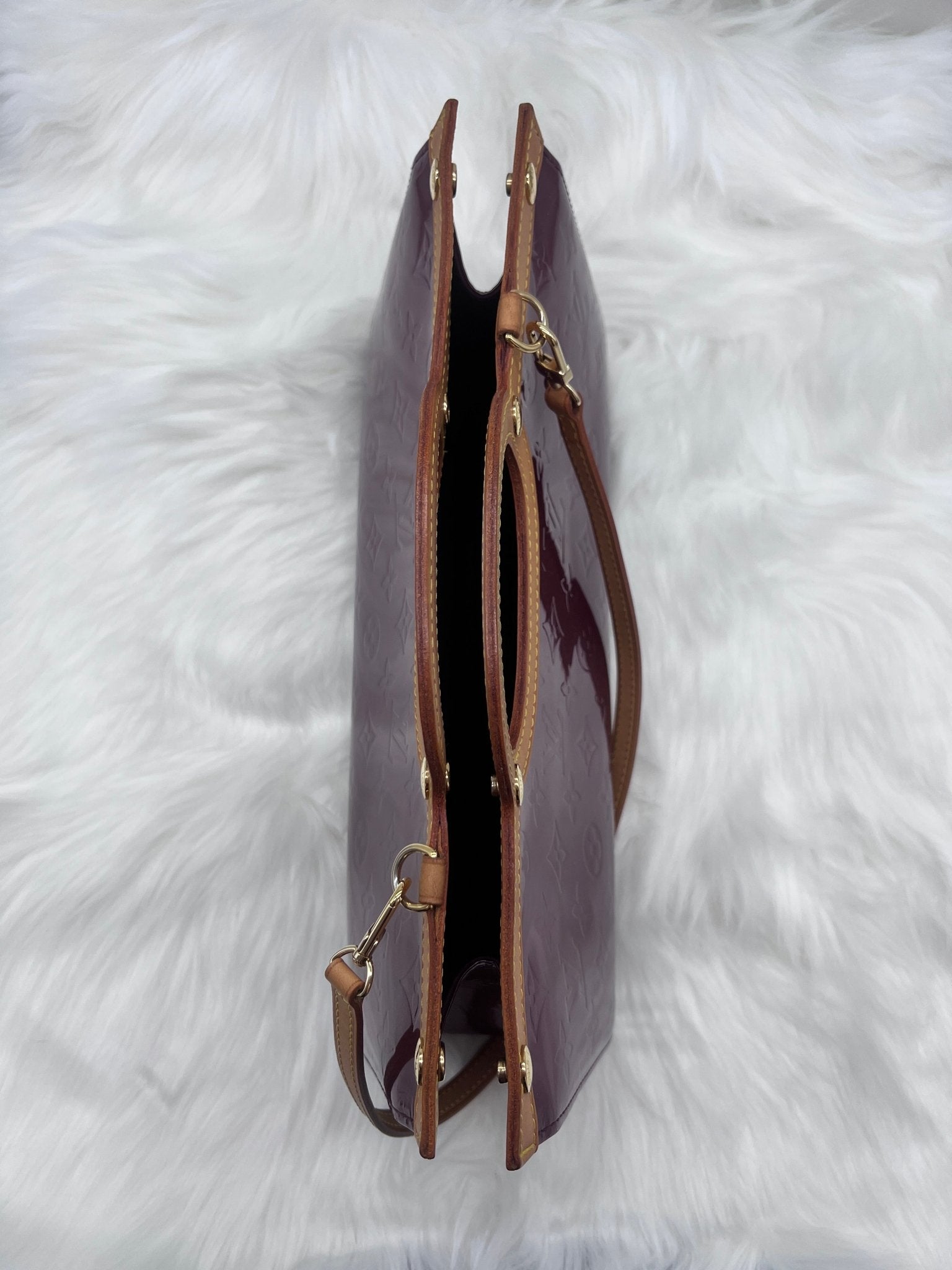 Louis Vuitton Roxbury Dr Monogram Vernis Burgundy - Styles via Sina