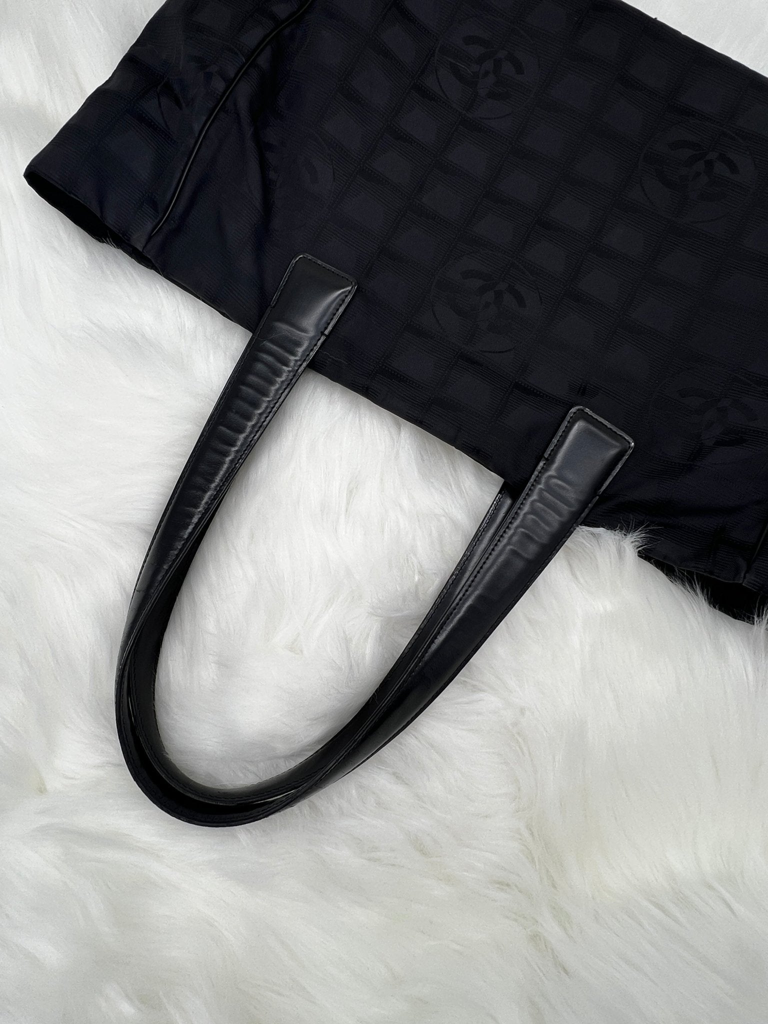 Chanel CC Logo Medium Nylon Ligne Tote Black - Styles via Sina
