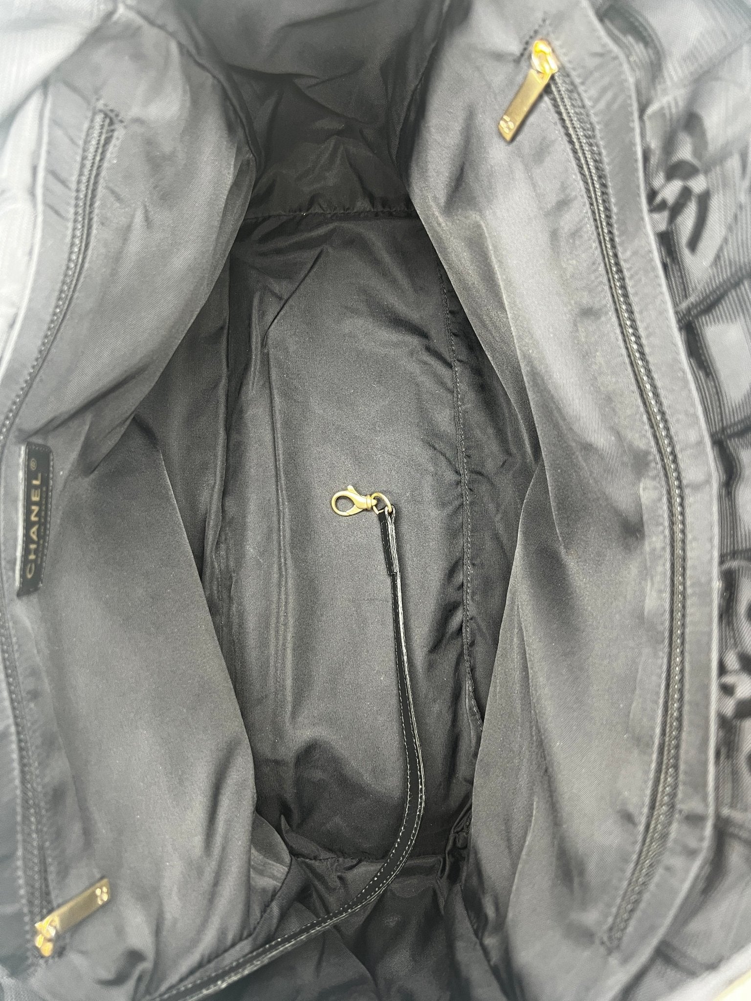Chanel CC Logo Medium Nylon Ligne Tote Black - Styles via Sina