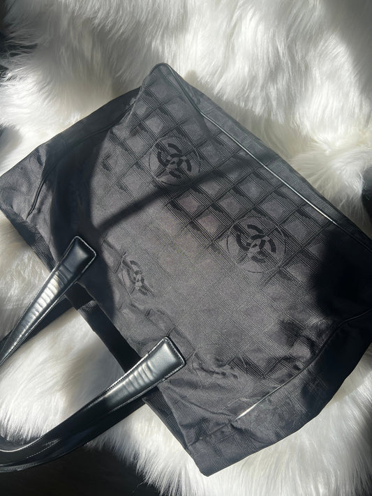 Chanel CC Logo Medium Nylon Ligne Tote Black - Styles via Sina