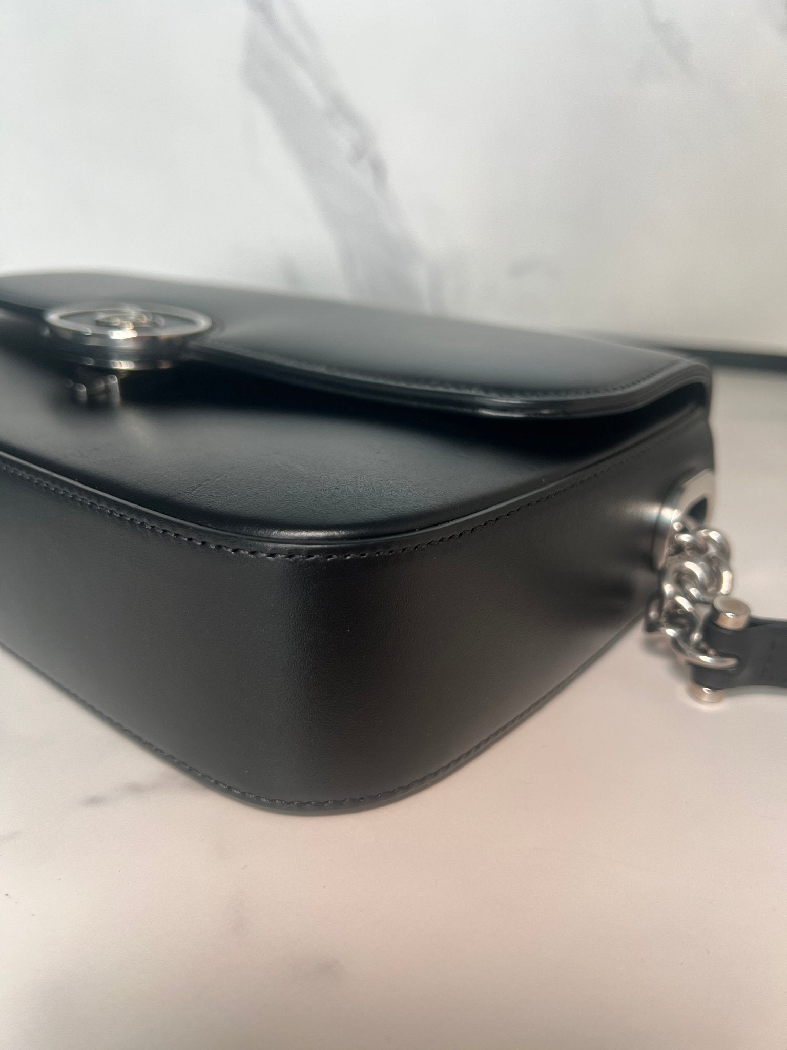 Gucci Petite GG Leather Shoulder Bag Black - Styles via Sina