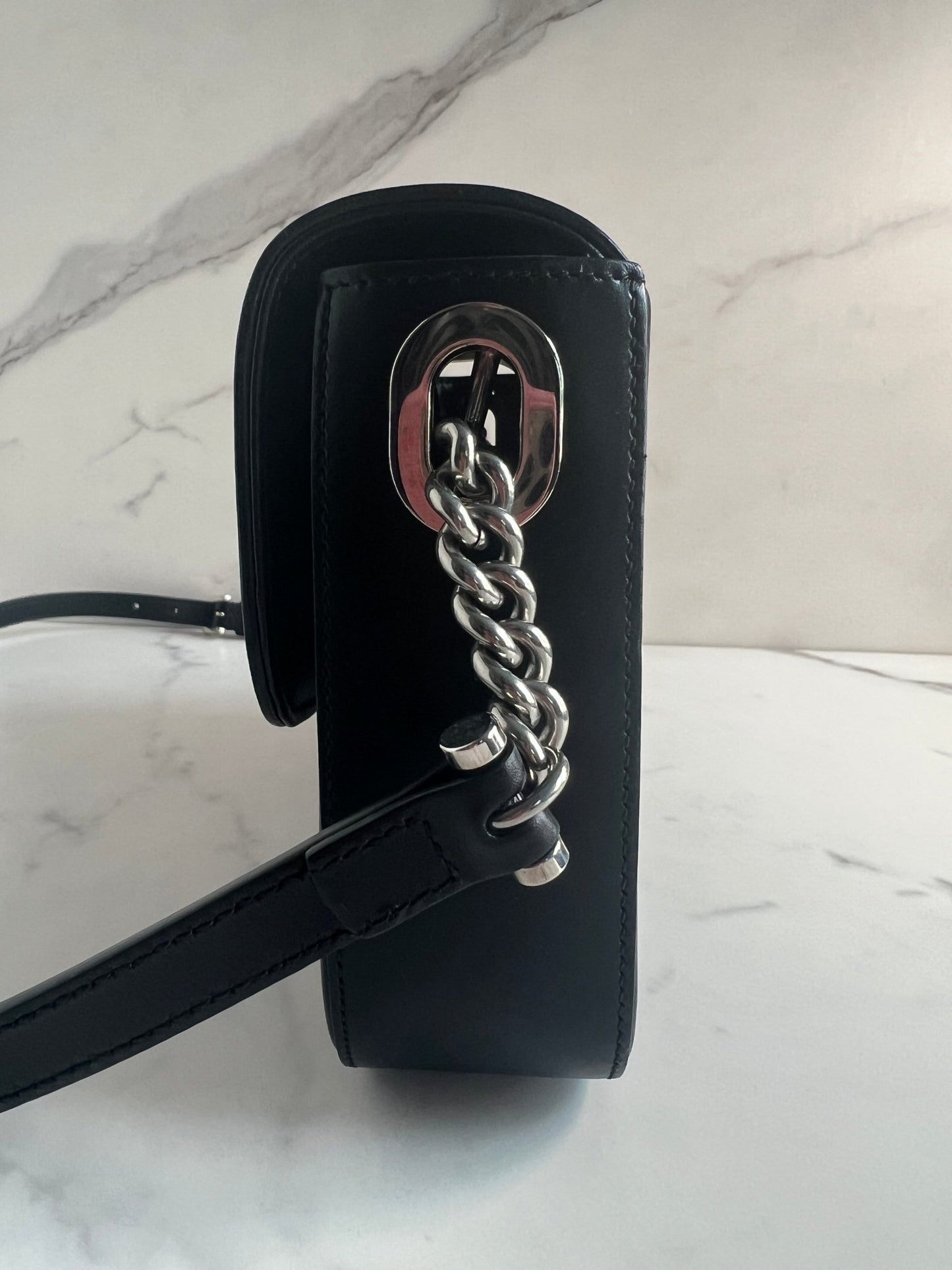 Gucci Petite GG Leather Shoulder Bag Black - Styles via Sina