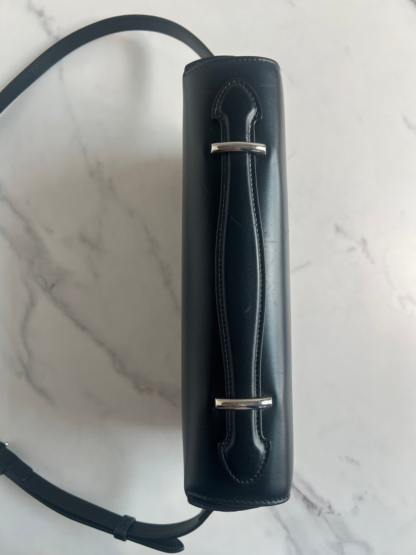 Gucci Petite GG Leather Shoulder Bag Black - Styles via Sina