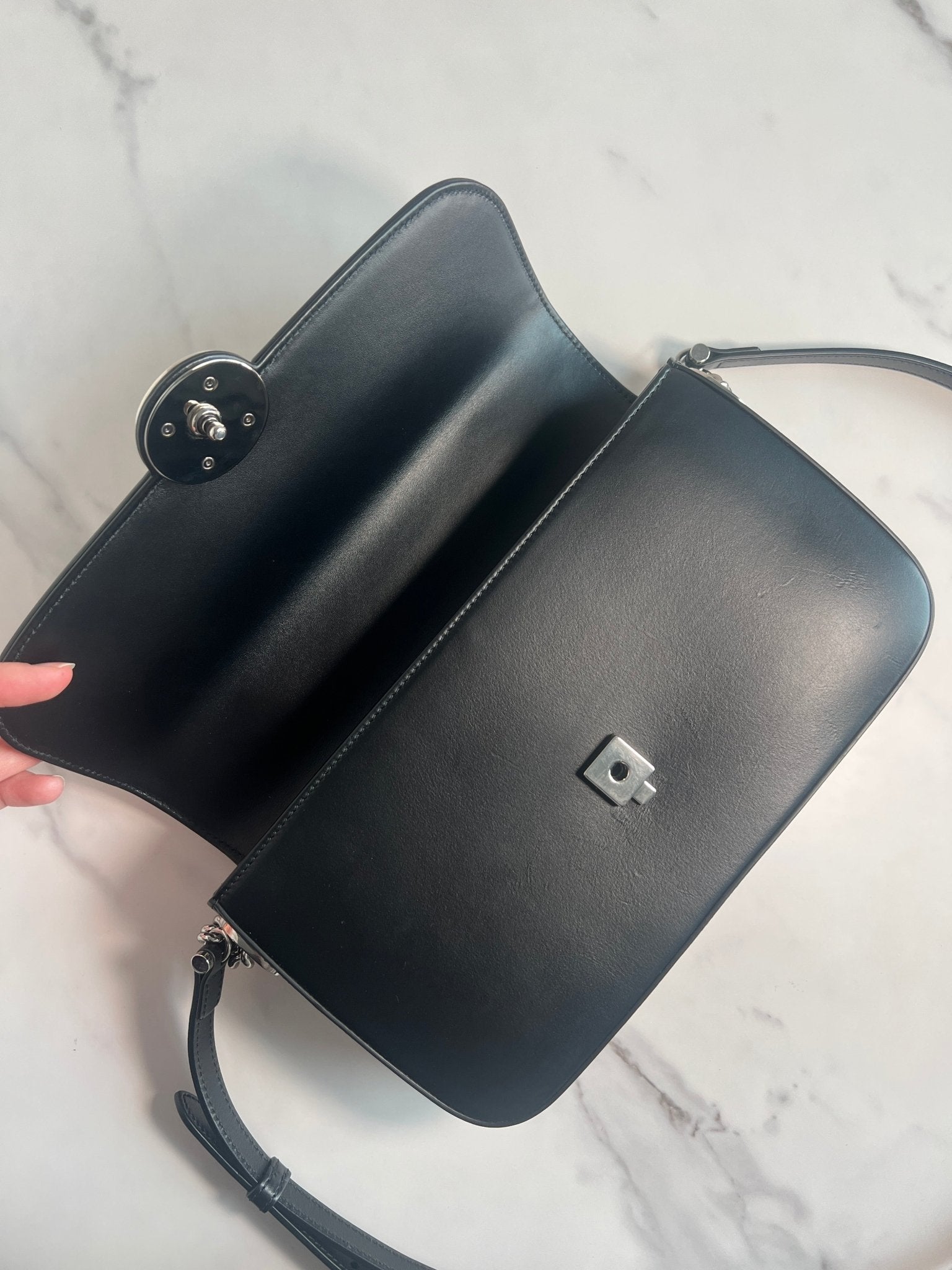 Gucci Petite GG Leather Shoulder Bag Black - Styles via Sina