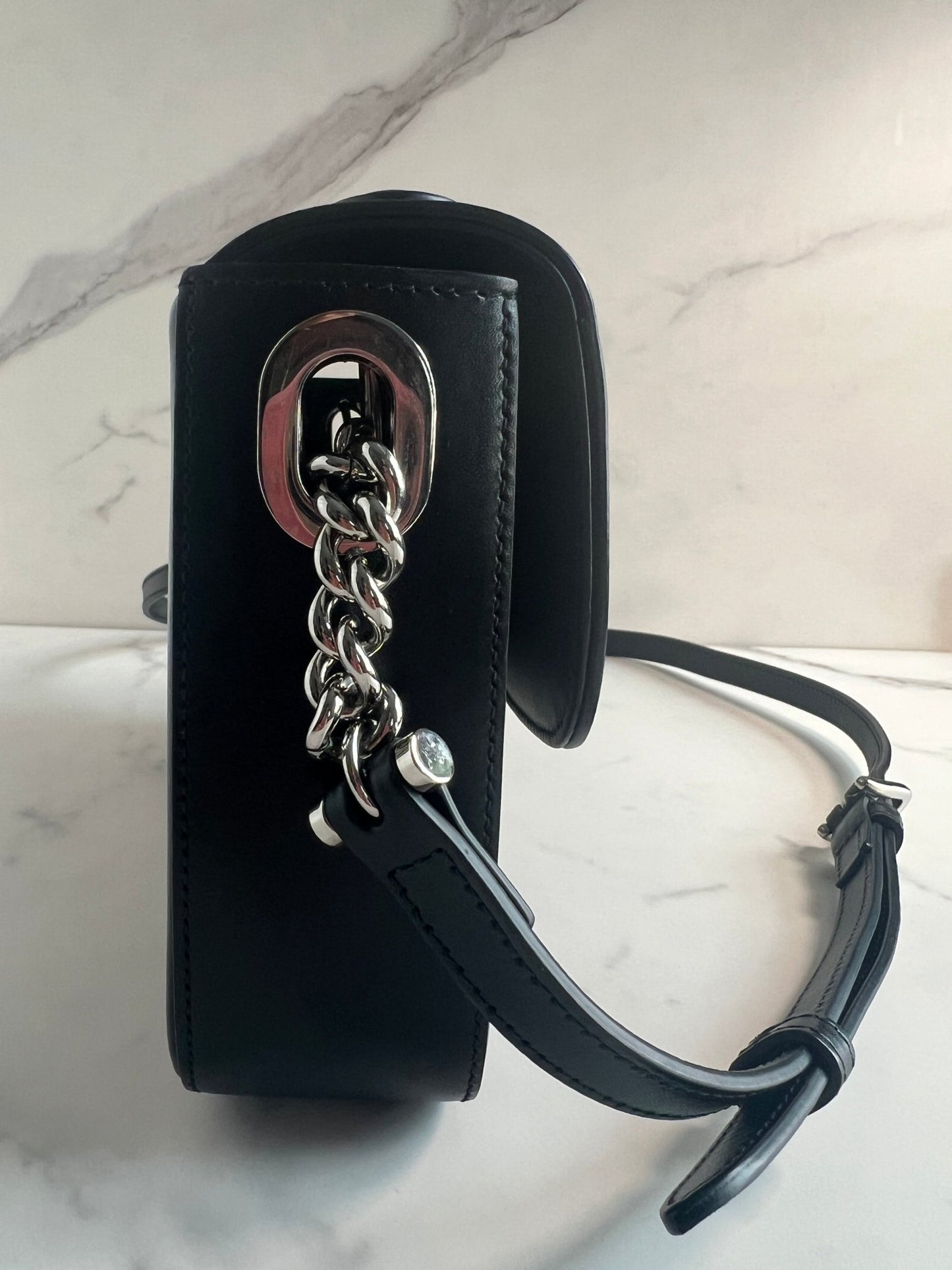 Gucci Petite GG Leather Shoulder Bag Black - Styles via Sina