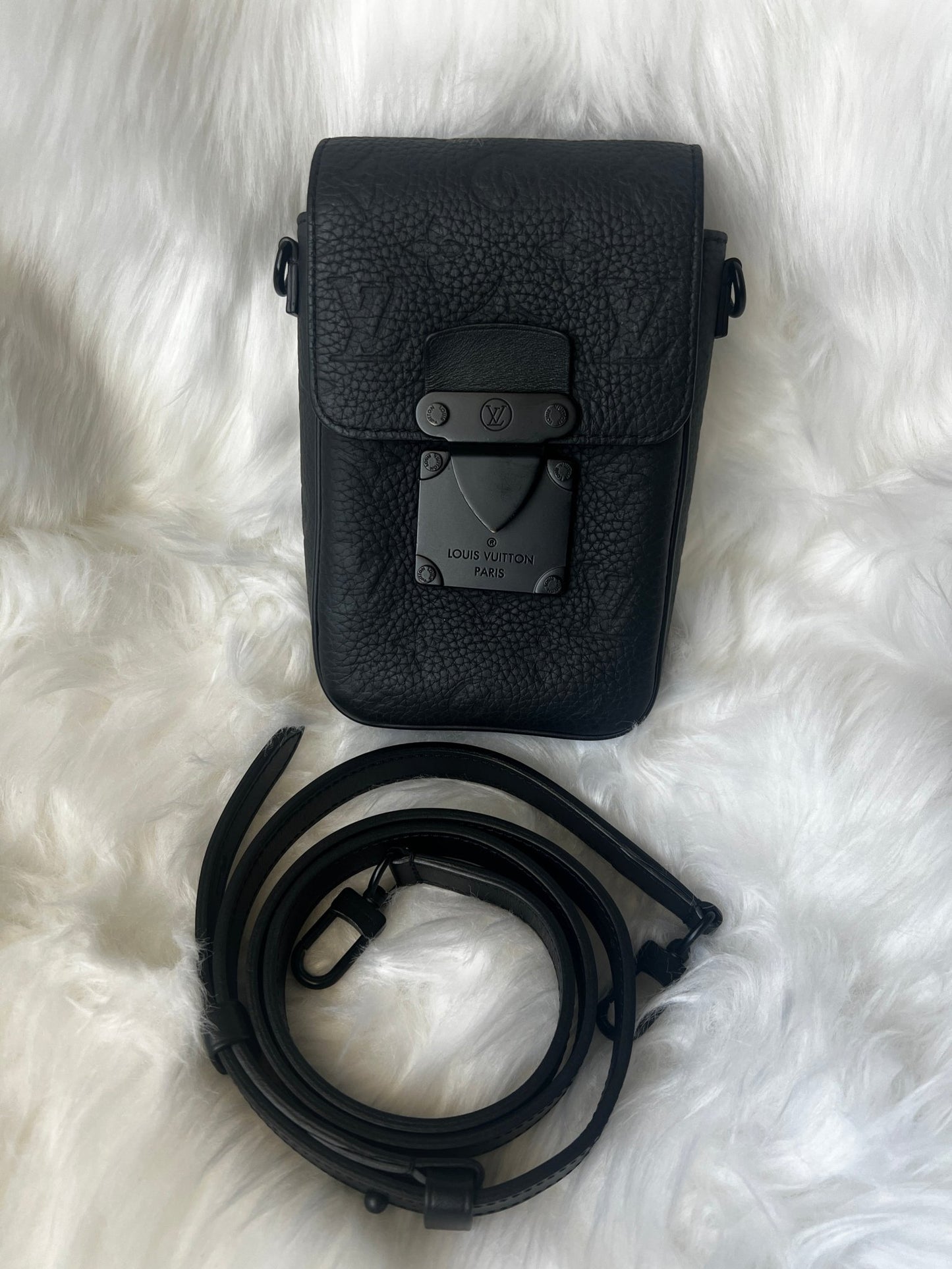 Louis Vuitton S Lock Wearable Wallet Black - Styles via Sina